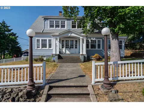 818 SE Blakeley Ave, Roseburg, OR 97470