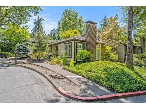 7676 SW Cresmoor Dr, Beaverton, OR 97008