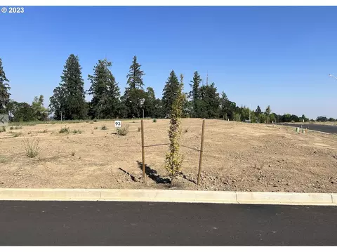 1595 NW Adelaide St #93, Mcminnville, OR 97128