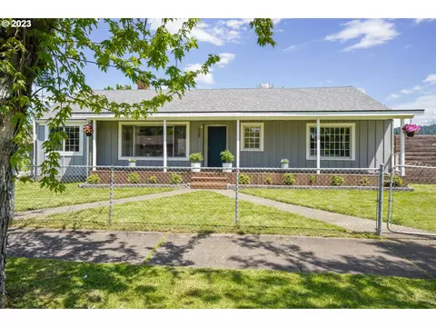 230 S 5th St, Cottage Grove, OR 97424