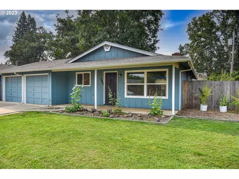 1305 Pennoyer Ave, Cottage Grove, OR 97424