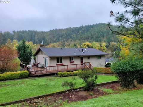 1521 NE Ridge Ave, Roseburg, OR 97470