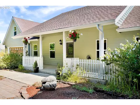 25140 Grange Hall Rd, Philomath, OR 97370