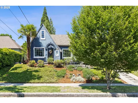 6123 NE Thompson St, Portland, OR 97213