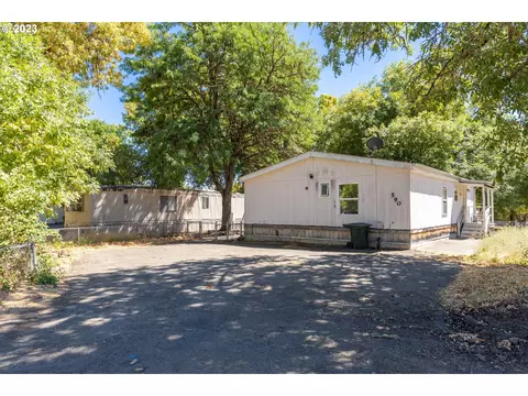 590 NW Plateau Dr, Roseburg, OR 97471