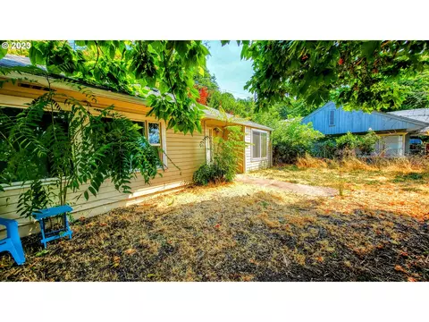 1739 NE Malheur Ave, Roseburg, OR 97470