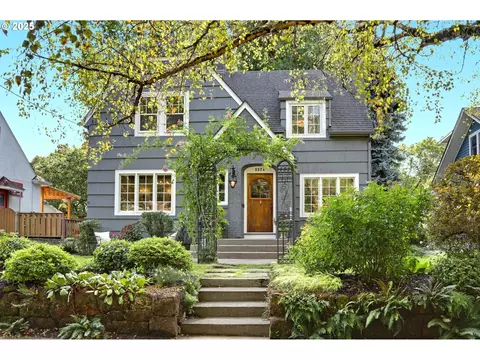 3324 NE Oregon St, Portland, OR 97232