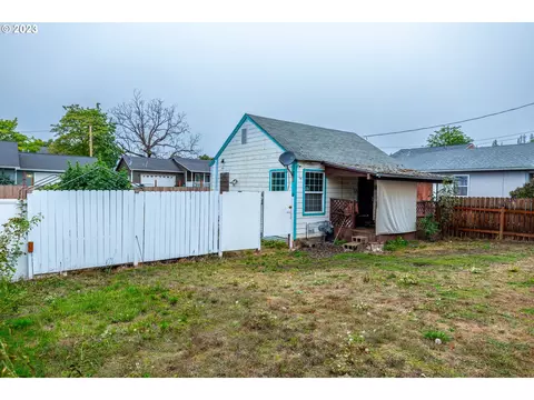 120 NE Patterson St, Roseburg, OR 97470