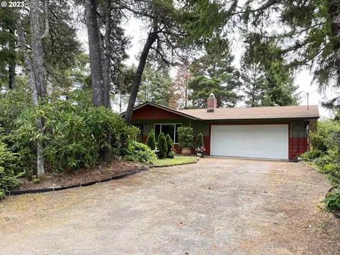 2260 42nd St, Florence, OR 97439
