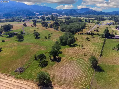 Oak Crest Rd, Coburg, OR 97408