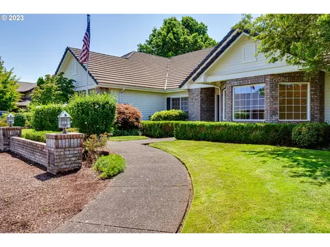 1286 Regency Dr, Eugene, OR 97401