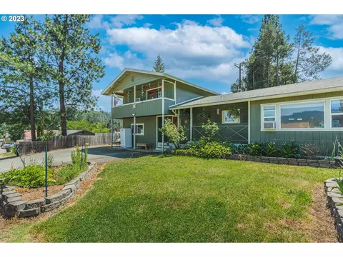 191 Johnson St, Canyonville, OR 97417