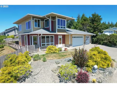 1192 Nautical Ln, Coos Bay, OR 97420