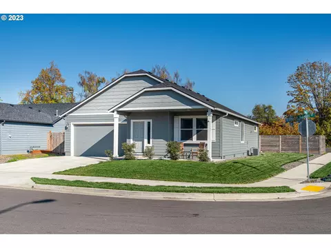 2301 Gleanns Way, Lebanon, OR 97355