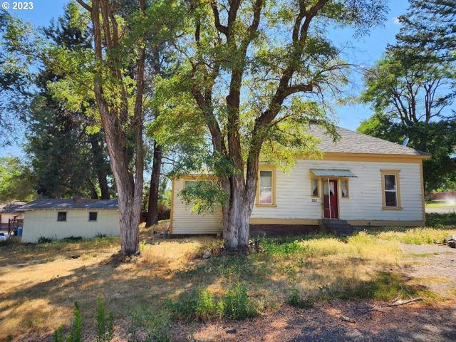 203 5th St, Moro, OR 97039
