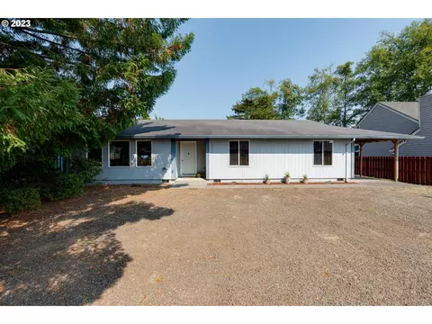 33867 Southshore Dr, Warrenton, OR 97146