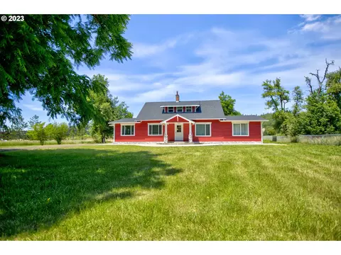 3566 Douglas Ave, Roseburg, OR 97470