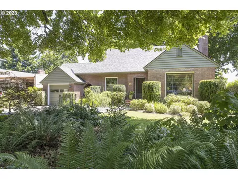 1840 SE Saint Andrews Dr, Portland, OR 97202