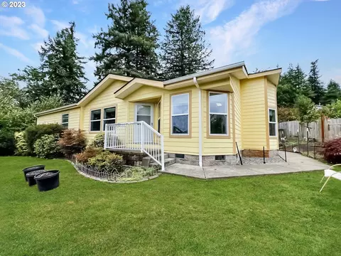 794 E 11th Pl, Coquille, OR 97423
