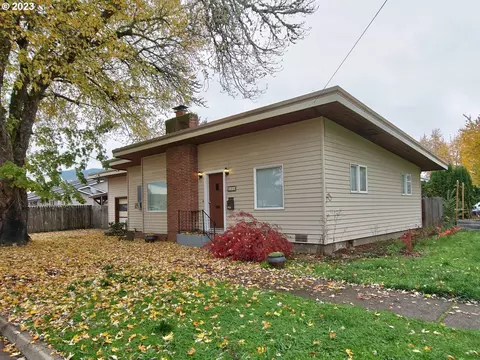 305 NW Gardner St, Sheridan, OR 97378