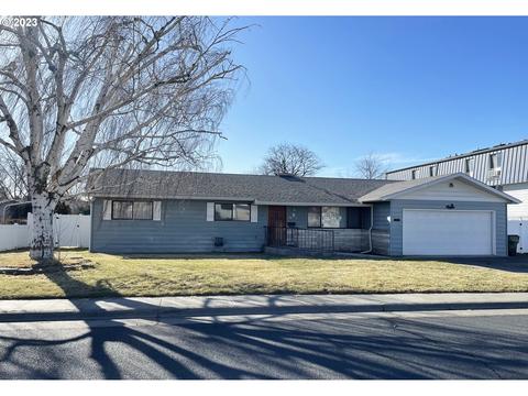 945 W Ridgeway Ave, Hermiston, OR 97838