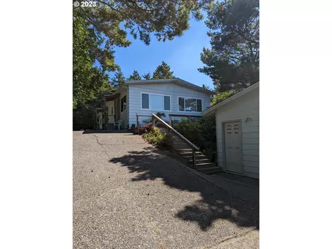 1601 Rhododendron Dr #645, Florence, OR 97439