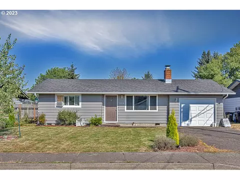 335 37th St, Springfield, OR 97478