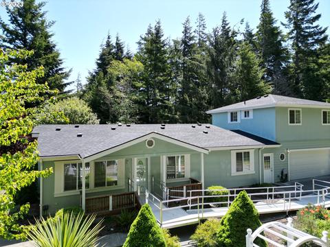 2575 26th St, North Bend, OR 97459
