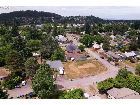 8636 SE Main St, Portland, OR 97216