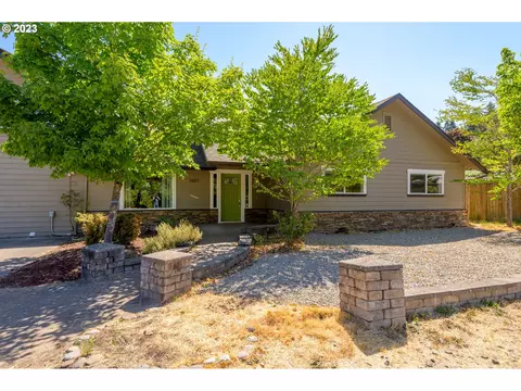 1601 Acorn Park St, Eugene, OR 97402