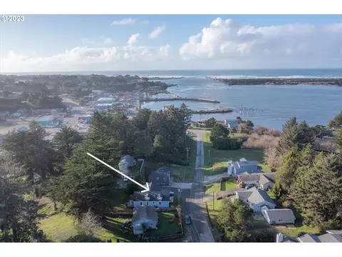 740 Caroline St, Bandon, OR 97411