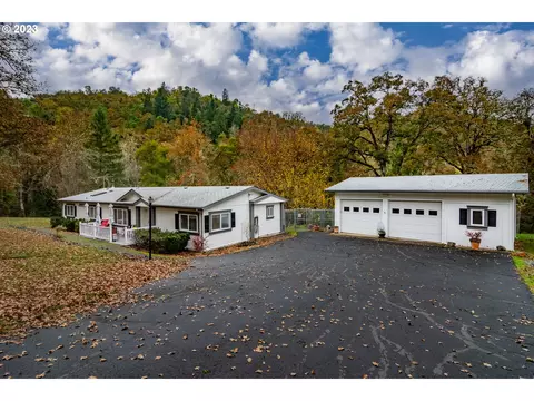 704 Topaz Ln, Roseburg, OR 97471