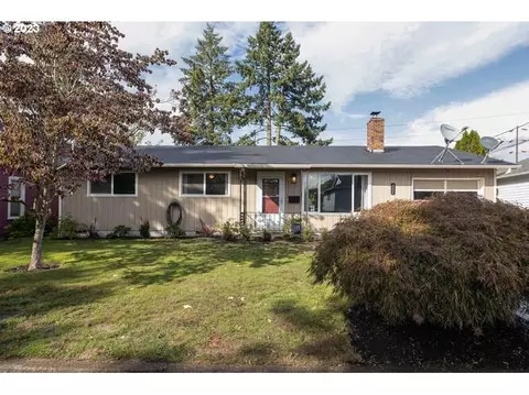 111 W 4th St, Newberg, OR 97132