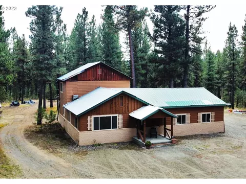 10130 Bear Ln, Baker City, OR 97814