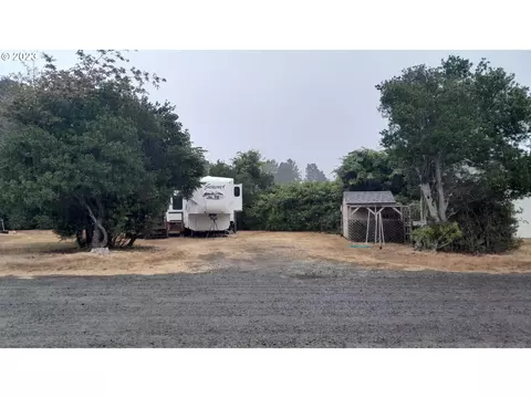 110 N 15th St N, Lakeside, OR 97449