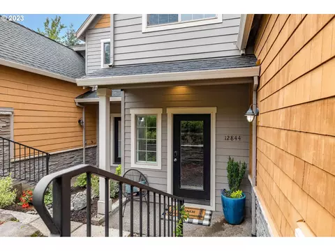 12844 Boones Ferry Rd # 117, Lake Oswego, OR 97035