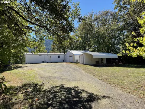 47628 Union St, Oakridge, OR 97463