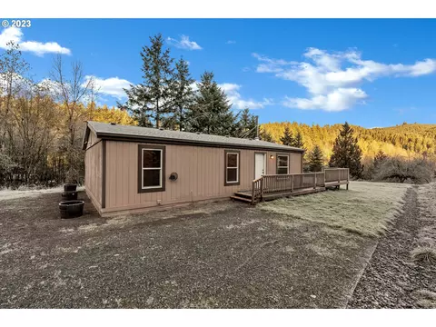 637 Modrow Rd, Kalama, WA 98625