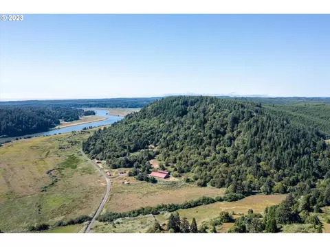 85877 N Bank Ln, Bandon, OR 97411
