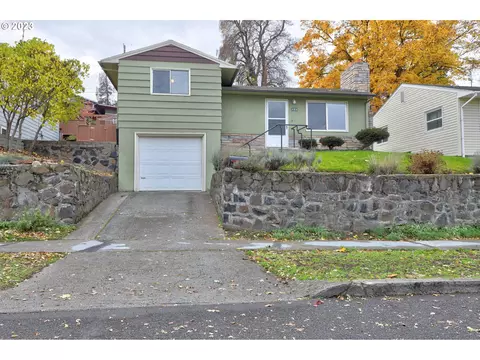 404 W 11th St, The Dalles, OR 97058