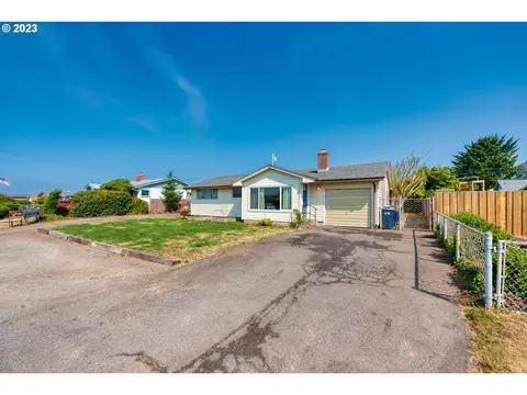 1216 Iris St, Brookings, OR 97415
