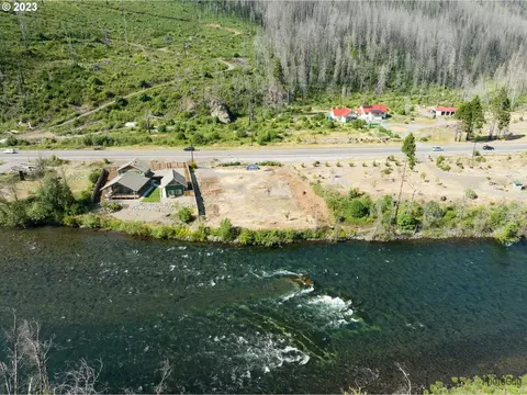 52022 Mckenzie Hwy, Blue River, OR 97413