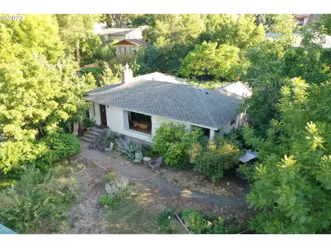 420 W 12th St, The Dalles, OR 97058