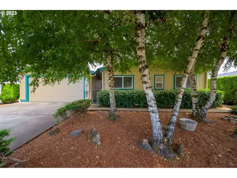 514 Pauline St, Woodburn, OR 97071