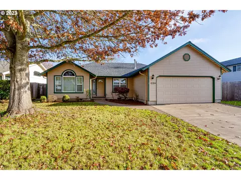 1229 Adelman Loop, Eugene, OR 97402