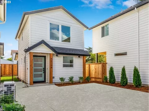 5470 SE Bybee Blvd #B, Portland, OR 97206
