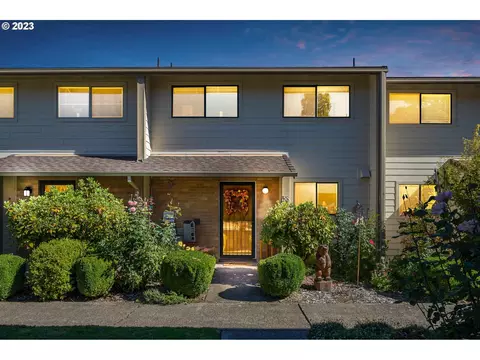 1100 N Meridian St #38, Newberg, OR 97132