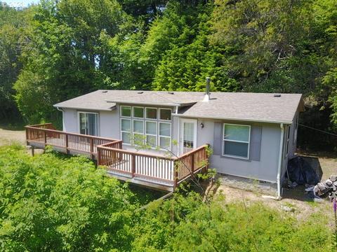 16139 Floral Hill Dr, Brookings, OR 97415
