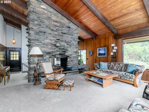Living - 35170 SE Highway 211, Boring, OR 97009 photo 2 of 5