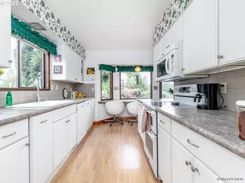 Kitchen - 35170 SE Highway 211, Boring, OR 97009 photo 1 of 4